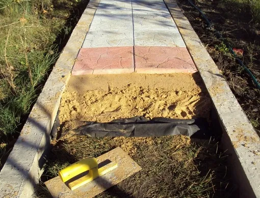 Строительство садовой дорожки: пошаговая инструкция