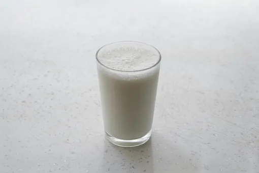 Лучшие органические стимуляторы роста растений: кислое молоко