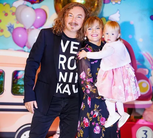 Юлия Проскурякова и Игорь Николаев с дочерью Вероникой