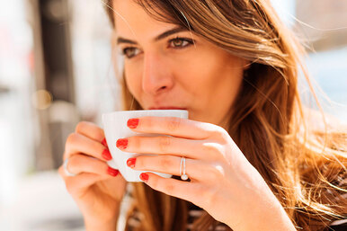 Стоит ли пить кофе при головной боли? Объясняют врачи
