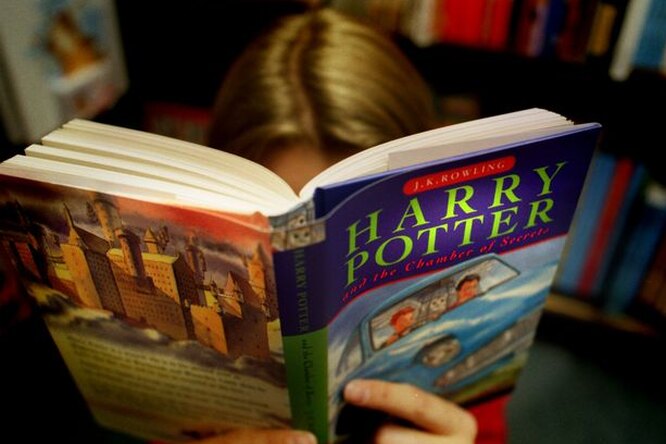 Слепая девочка мечтала прочитать «Гарри Поттера». Семья нашла способ ей помочь