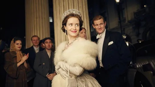Мэтт Смит в роли принца Филиппа и Клэр Фой в роли Елизаветы II, сериал «Корона» (2016)