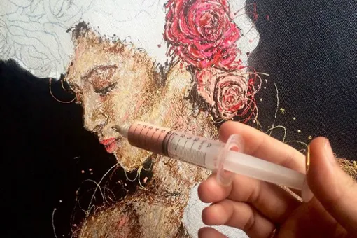 Медсестра рисует невероятные картины обычными шприцами