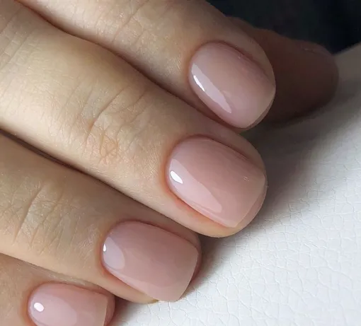 5 оттенков лака, которые лучше всего смотрятся на коротких ногтях