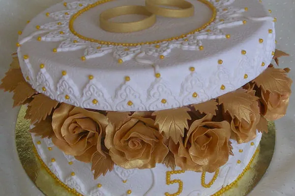 Торт "Шкатулка с розами на золотую свадьбу"