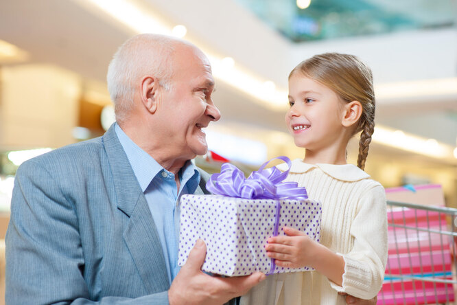 Что подарить на день бабушек и дедушек