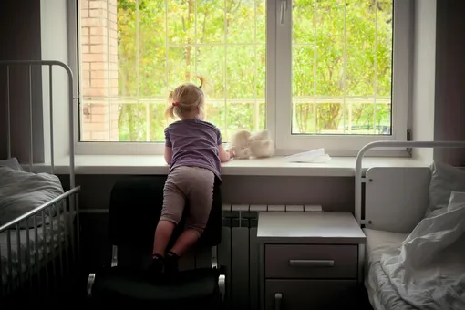 Здоровая девочка пять лет живет в больнице, родители отказываются забирать ее домой