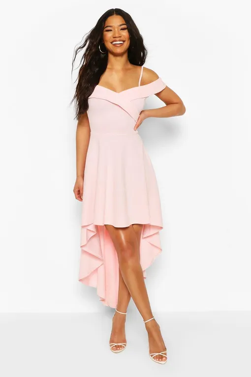 Платье с ассиметричным низом модного в 2024 году розового цвета
