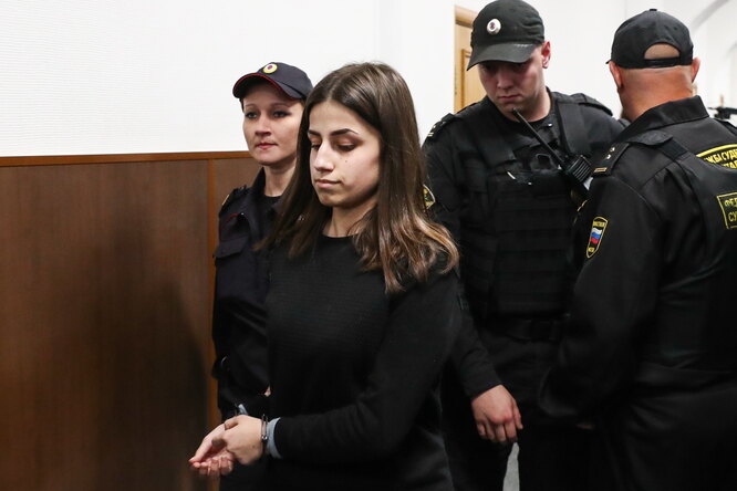 Одну из сестер Хачатурян поместили под домашний арест на три месяца