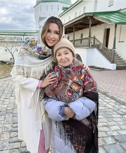 Анна Заворотнюк с бабушкой Валентиной