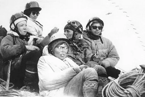 История гибели команды Эльвиры Шатаевой: фото, история первой команды альпинисток СССР