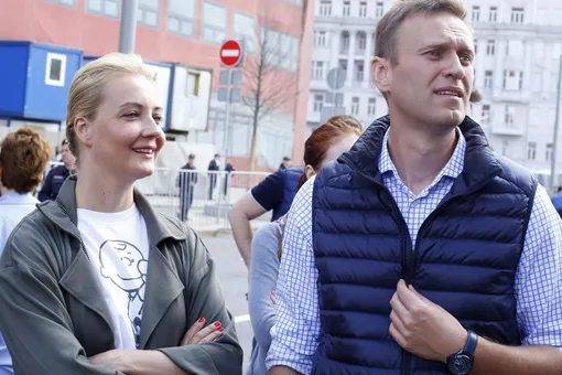 «Алексей и телочки»: Юлия Навальная веселит подписчиков новым снимком мужа
