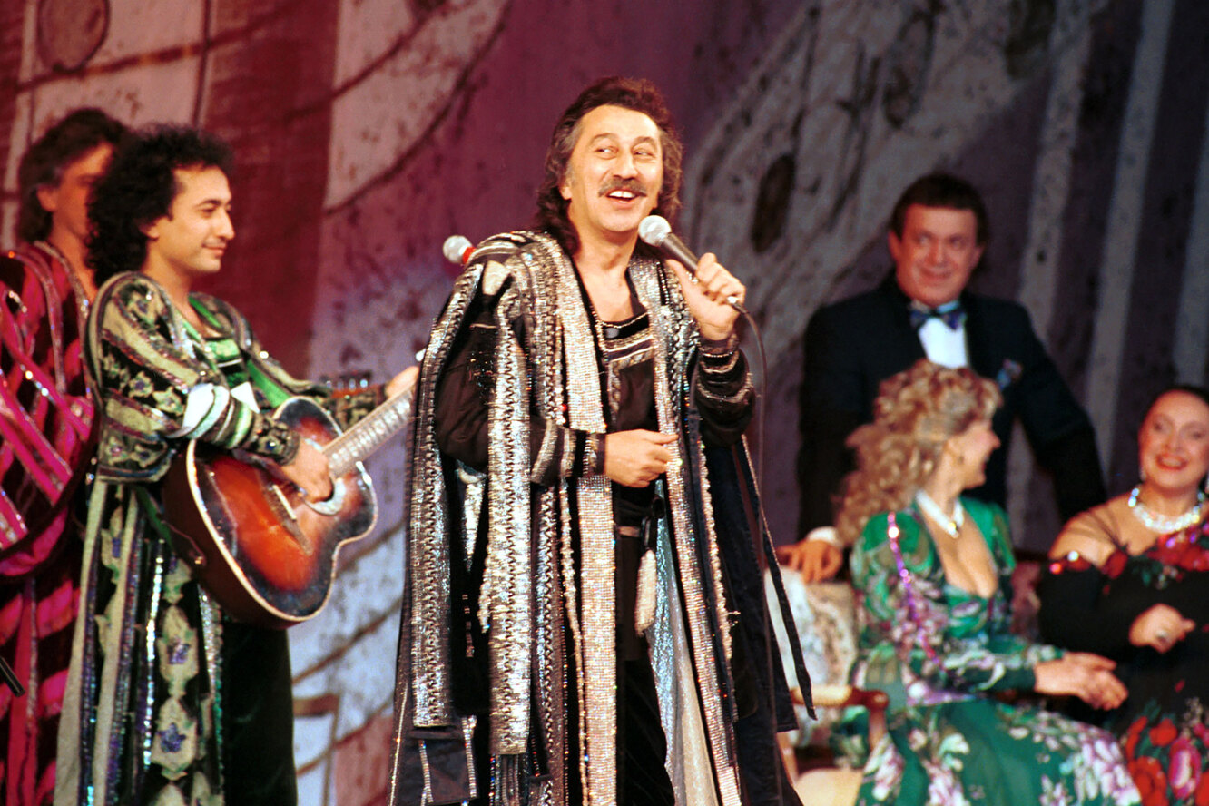 Виа что пел про три колодца