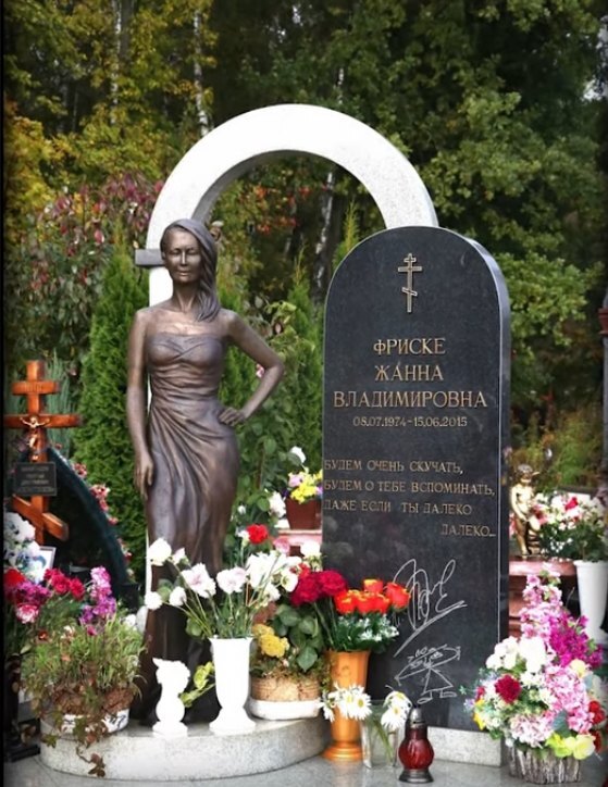 Скульптура на могиле Жанны Фриске фото