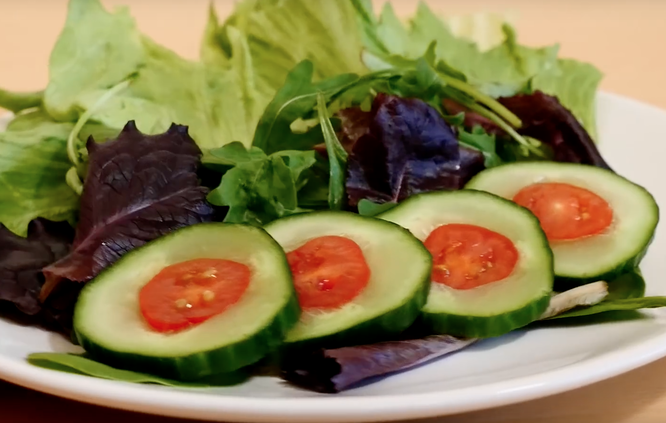 фигурная нарезка огурца с черри фигурная нарезка огурца с черри