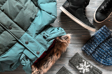 Как правильно ухаживать за зимним гардеробом: пуховиками, свитерами, колготками?