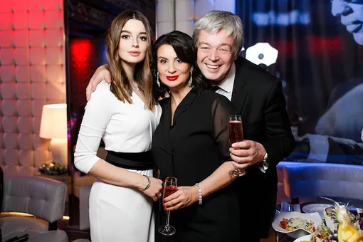 Екатерина Стриженова поделилась снимками с торжества в честь 17-летия дочери