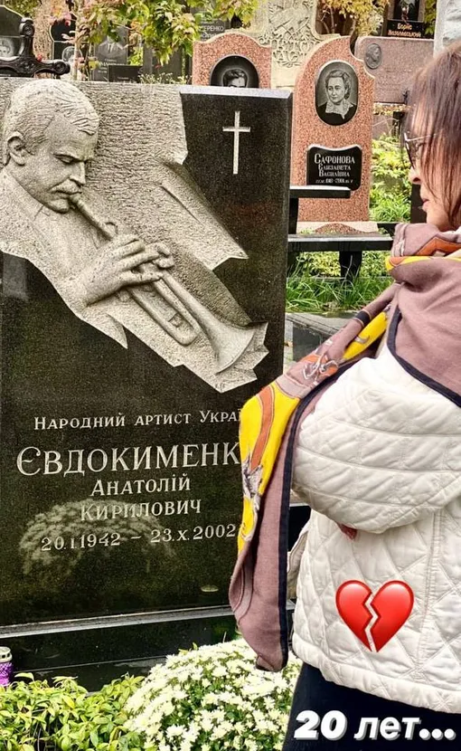 София Ротару на могиле мужа 23 октября 2022 года фото