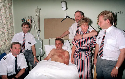 Тим Ланкастер в больнице в окружении коллег