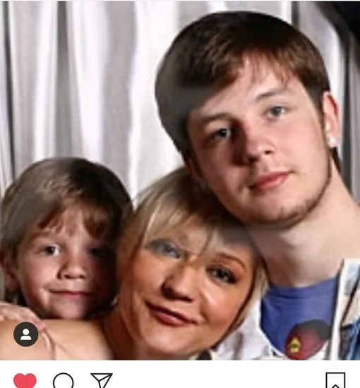 Татьяна Буланова и ее сыновья Александр и Никита фото