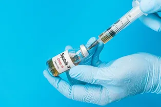 Вакцину «Спутник V» могут «настроить» против новых штаммов COVID-19