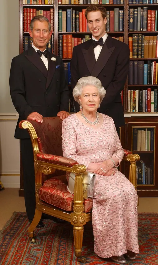Королева Елизавета II с сыном и старшим внуком