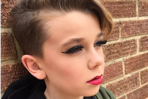 10-летний мальчик, который дает уроки макияжа, поразил Интернет