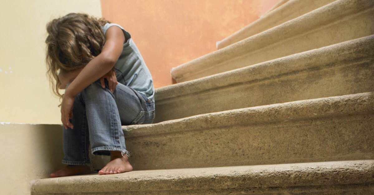 причины детских психологических травм. психологическое насилие в семье. детская психологическая травма. психологически травмированный ребенок. ссора с родителями.