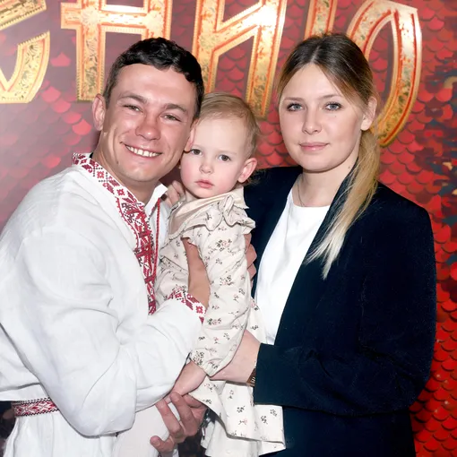 Никита Кологривый с дочерью Есенией и женой Александриной Питиримовой