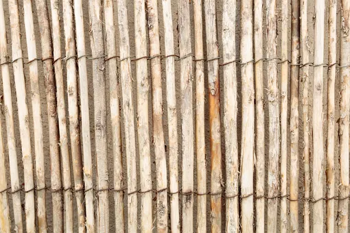 Вместо тростника также можно использовать хворост, горбыль, камыш, бамбуковые стебли.