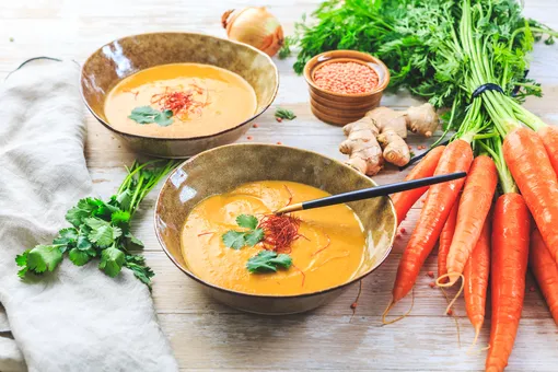 Будет готов за полчаса: пикантный крем-суп с морковью и чечевицей, согревающий в холода