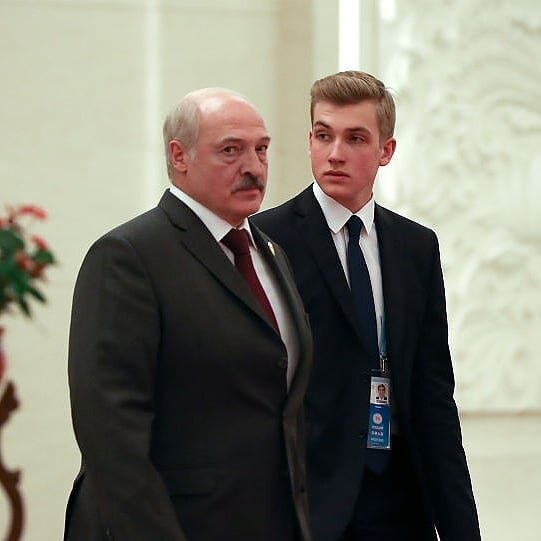 Александр Лукашенко с сыном Николаем Александр Лукашенко с сыном Николаем