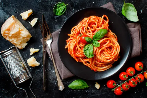 Рецепт спагетти с помидорами «Два в одном»