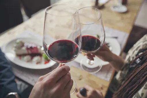Как правильно пить вино: с чем сочетается, какой температуры, красное или белое