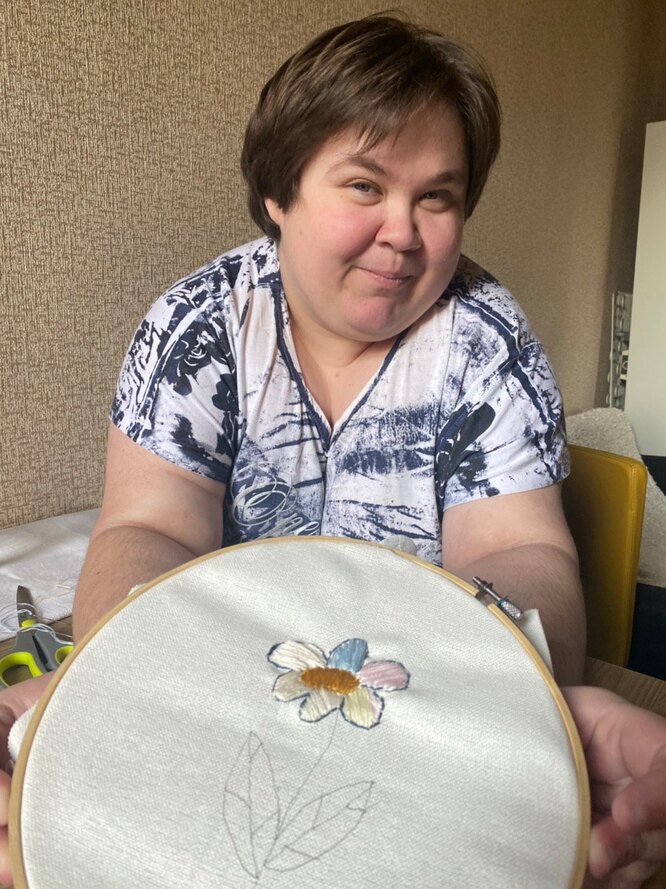Свете нравится вышивка