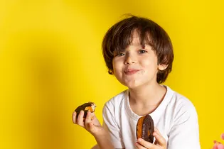Какие сладости провоцируют у ребенка сильнейший кариес