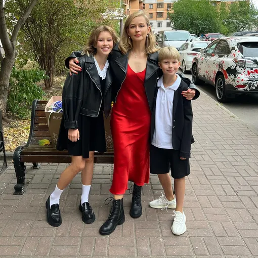 Юлия Пересильд с дочерьми Анкой и Машей