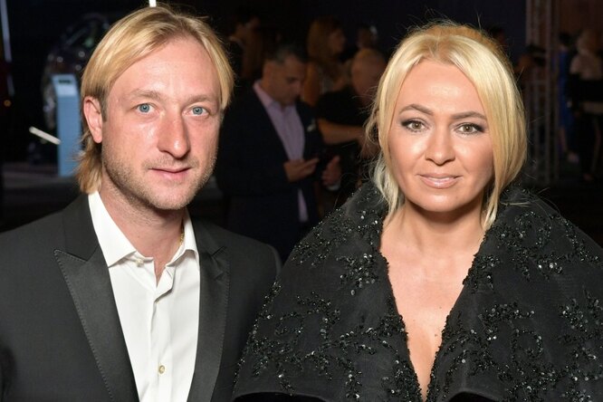 «Саша подрос, а мама не меняется»: Евгений Плющенко показал семейное фото «Саша подрос, а мама не меняется»: Евгений Плющенко показал семейное фото
