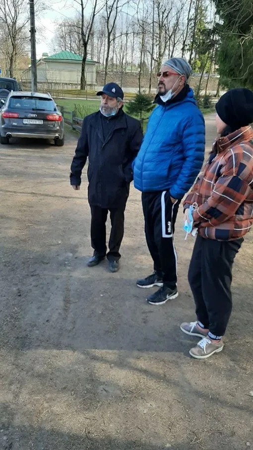 Максим Леонидов и Александра Камчатова с депутатом Борисом Вишневским