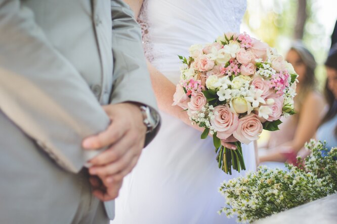 «Лучшая прелюдия»: невеста провела свадьбу с вибратором, которым управлял жених