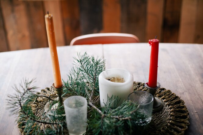 свечи, новогодний стол, украшение новогоднего стола
