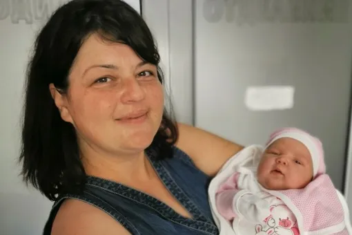 Женщина родила 5-килограммовую дочь, питаясь арбузами и брынзой