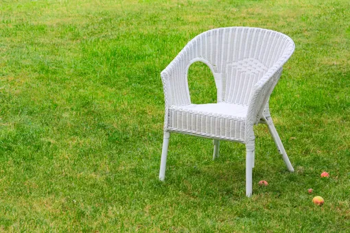 садовое кресло из искусственного ротанга