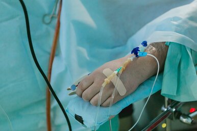 «Из меня повсюду торчат трубки»: девушка в соцсети собирала деньги на лечение после аварии, а сама сделала пластику «Из меня повсюду торчат трубки»: девушка в соцсети собирала деньги на лечение после аварии, а сама сделала пластику