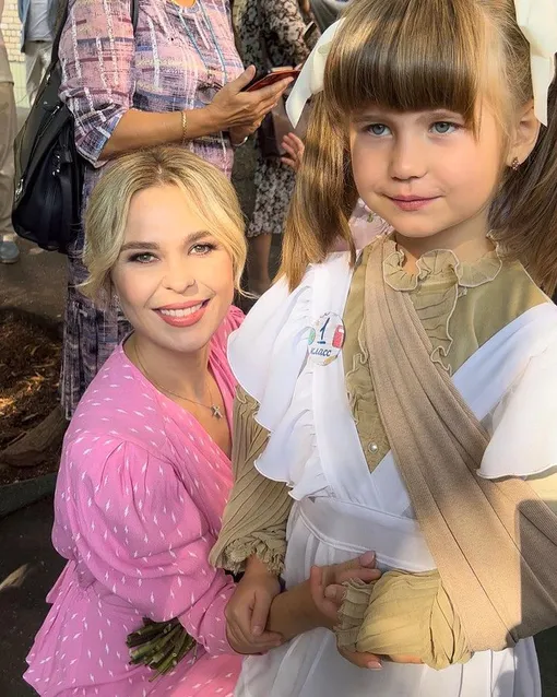 Пелагея с дочерью Таисией Телегиной 1 сентября 2023 года фото