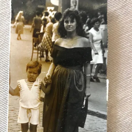Тимур Соловьев с мамой в детстве