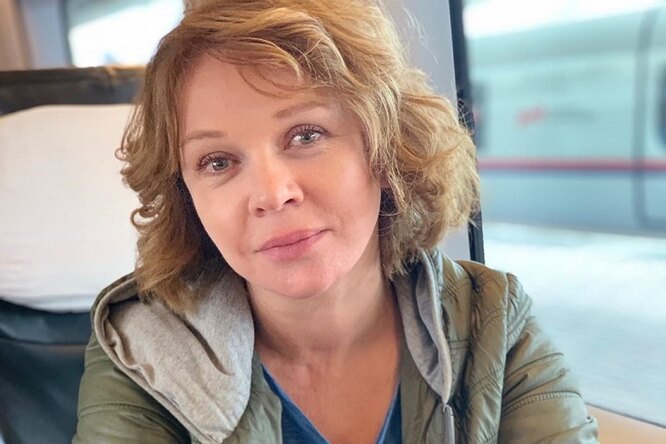 «Какая стать и достоинство!» 56-летняя Елена Валюшкина выложила архивное фото с бабушкой «Какая стать и достоинство!» 56-летняя Елена Валюшкина выложила архивное фото с бабушкой