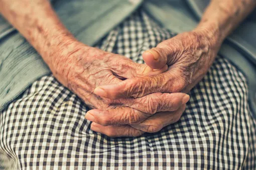 101-летняя американка назвала алкогольный напиток, который помог её долголетию