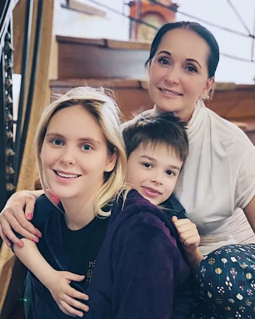 Ольга Кабо с дочерью Таней и сыном Витей фото