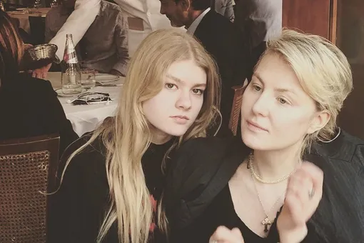 «Удивительная девушка»: Рената Литвинова трогательно поздравила дочь с 17-летием